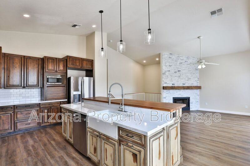4601 E Scott Ave - Photo 2 of 40