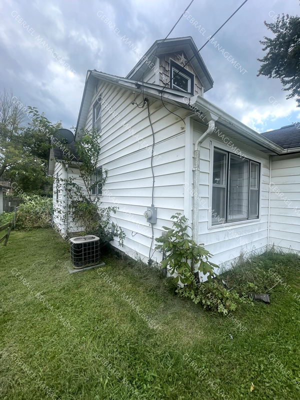 1181 S Cornell Ave - Photo 3 of 33