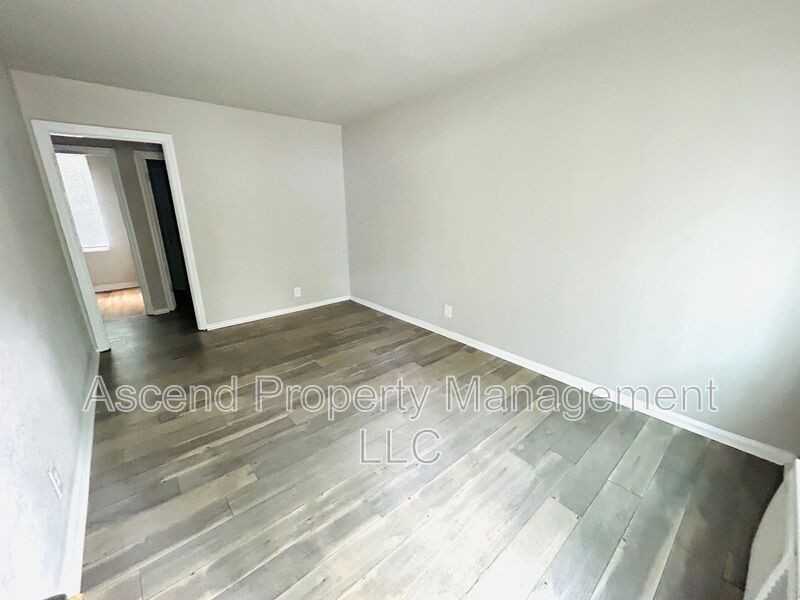 217 Sequoia Dr #B - Photo 2 of 5