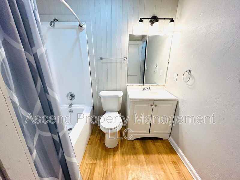 217 Sequoia Dr #B - Photo 3 of 5