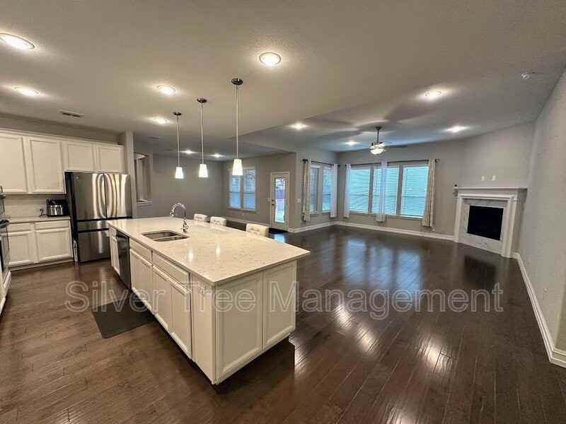 1104 Pinnacle Ridge Rd - Photo 4 of 45