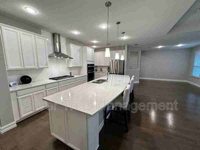 1104 Pinnacle Ridge Rd - Photo 5 of 45