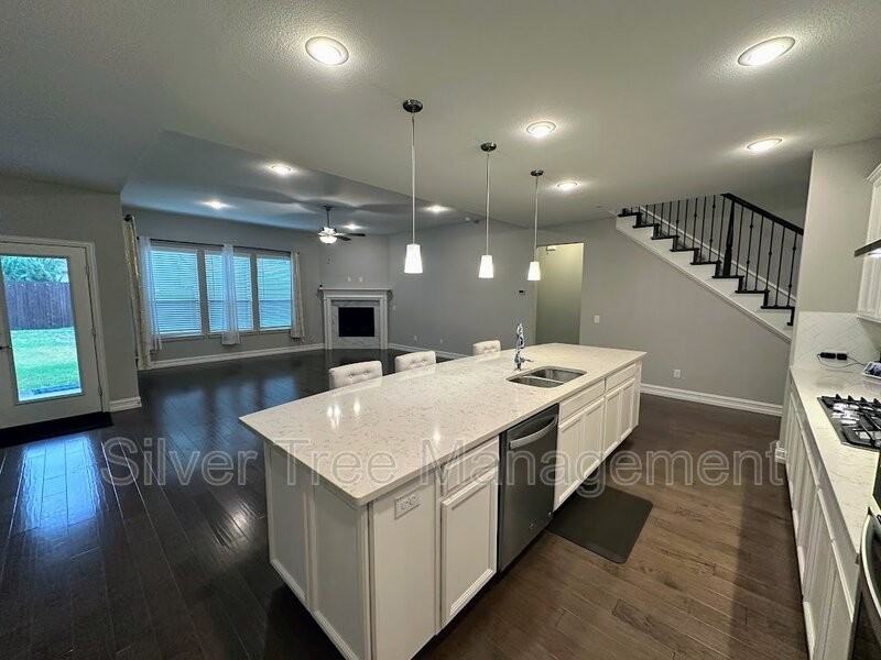 1104 Pinnacle Ridge Rd - Photo 7 of 45