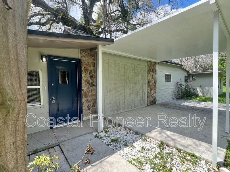 5045 Green Key Rd - Photo 3 of 16
