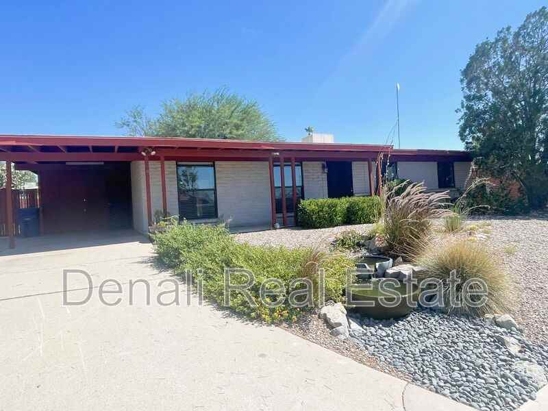 1921 S Kevin Dr - Photo 2 of 18