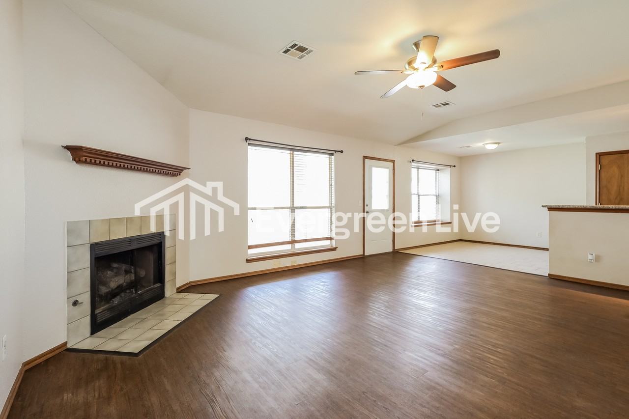 1401 Nottoway Dr - Photo 5 of 16