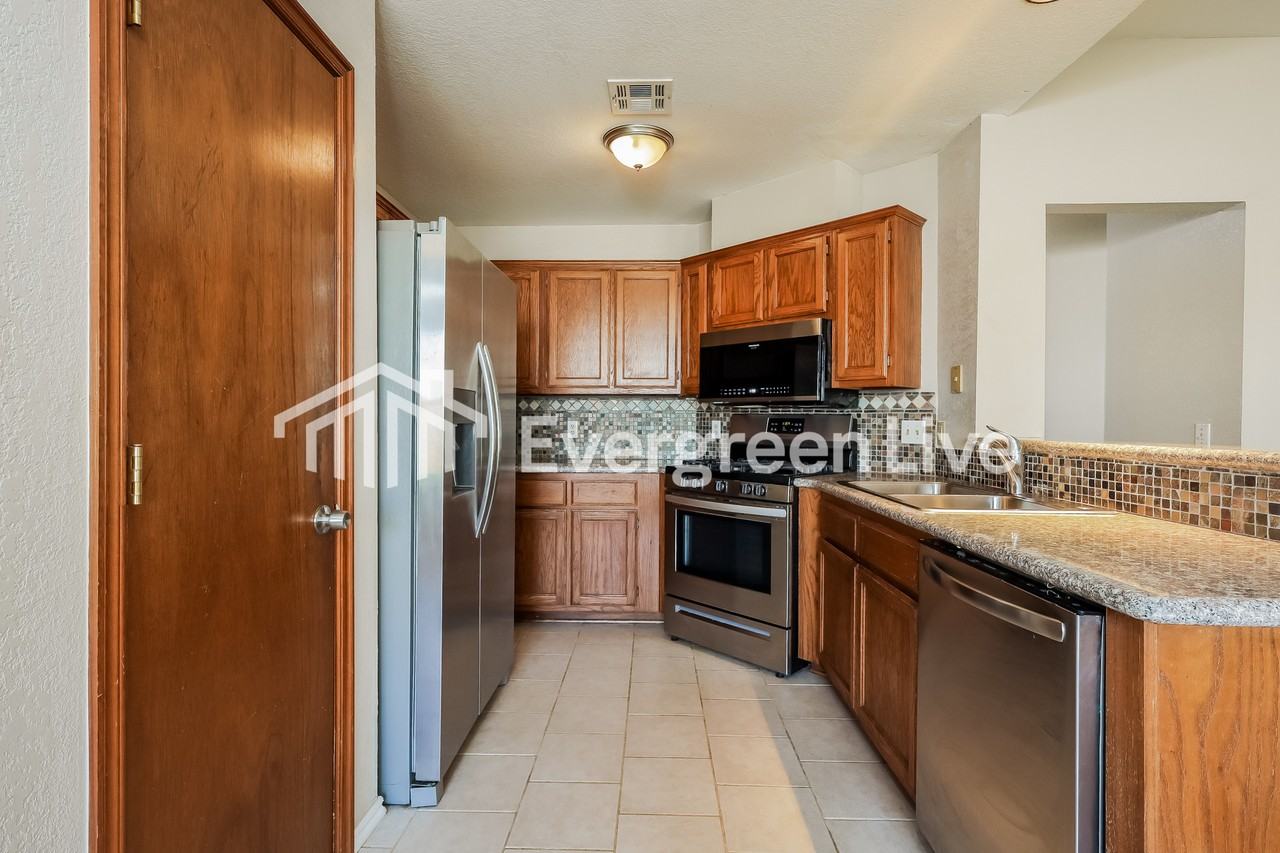 1401 Nottoway Dr - Photo 7 of 16