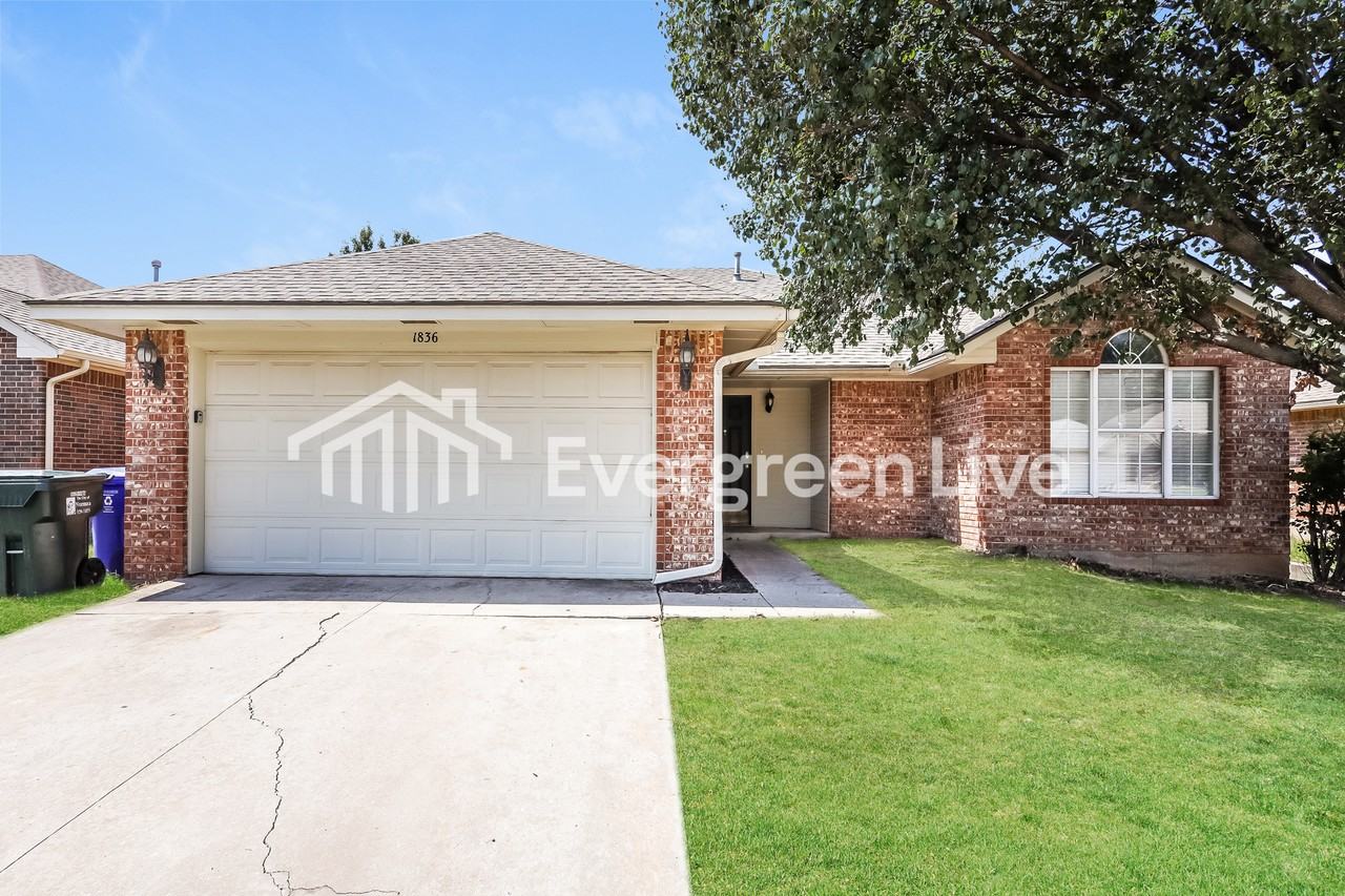 1836 Parkridge Dr - Photo 2 of 16