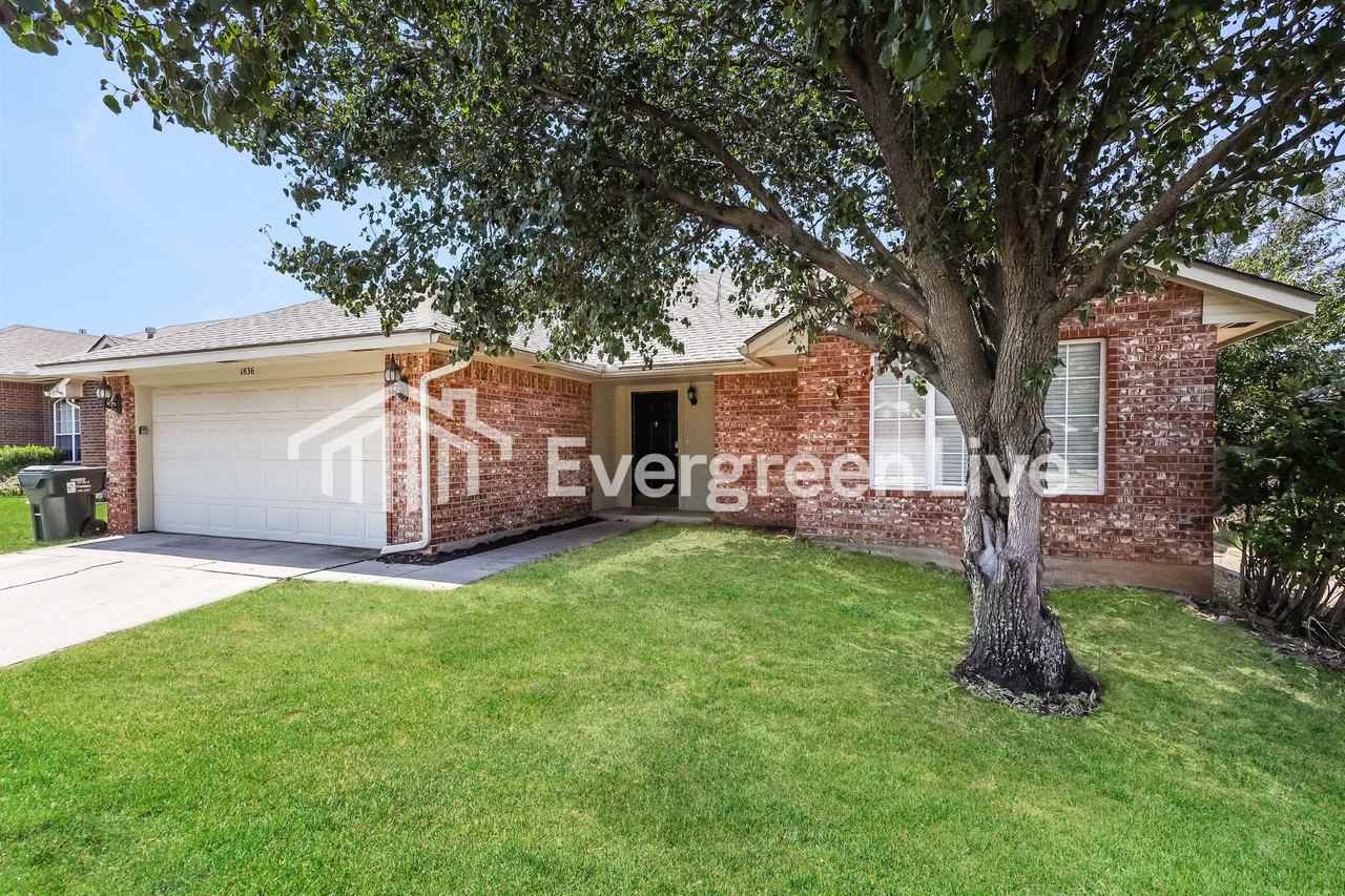 1836 Parkridge Dr - Photo 3 of 16