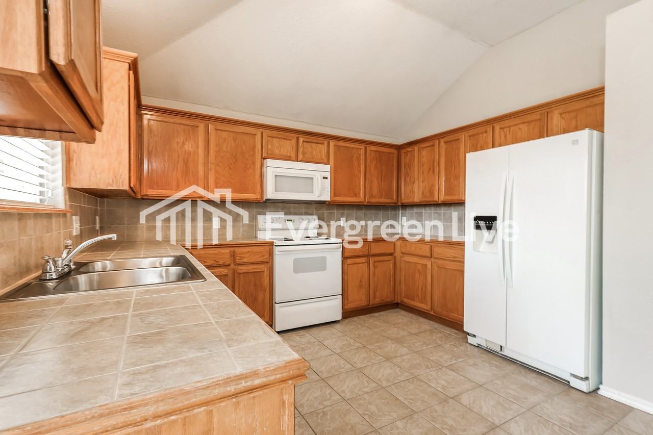 1836 Parkridge Dr - Photo 6 of 16