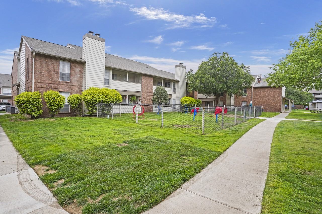 Newport Amarillo Apts - Photo 2 of 23