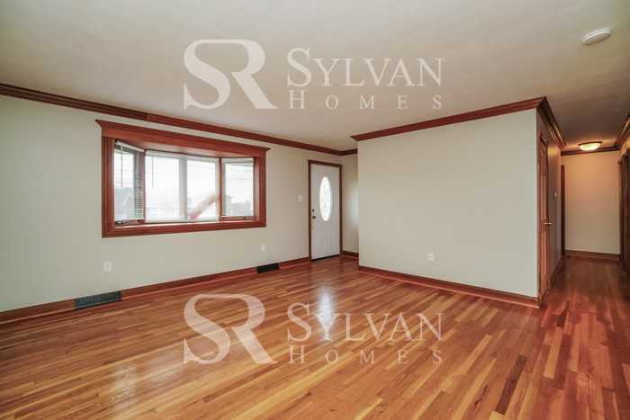 120 Trinity Dr - Photo 3 of 16