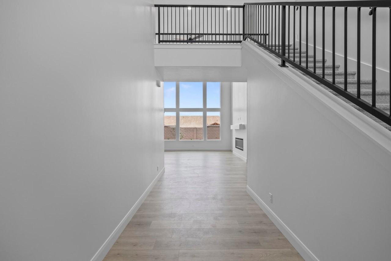 646 W Green Mountain Dr #NA - Photo 3 of 32