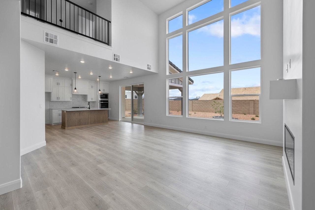 646 W Green Mountain Dr #NA - Photo 4 of 32