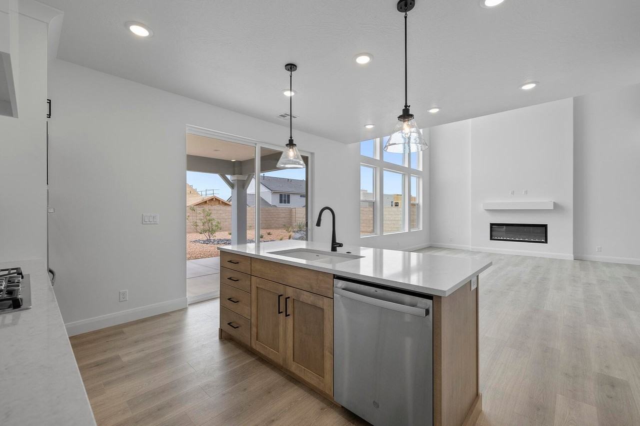 646 W Green Mountain Dr #NA - Photo 7 of 32