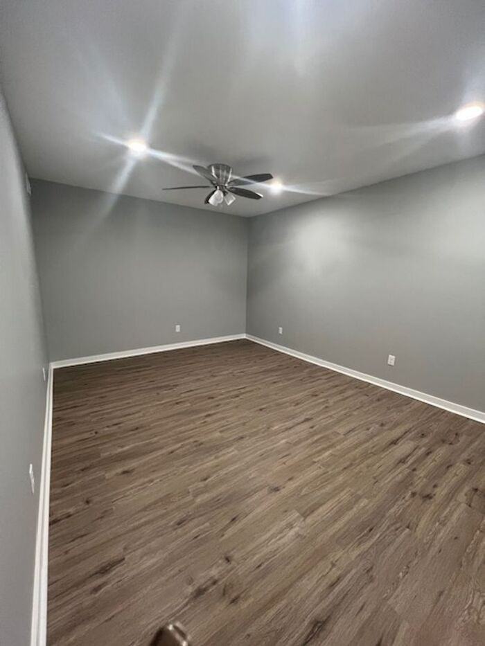 135 Oakwood Ave #M - Photo 2 of 9