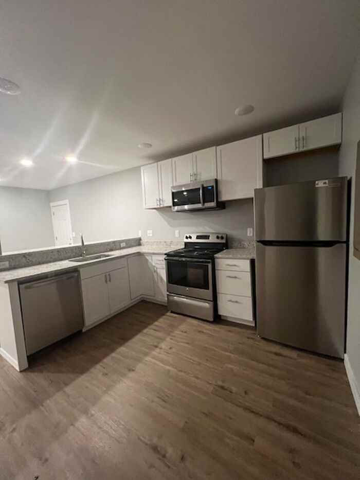 135 Oakwood Ave #M - Photo 3 of 9