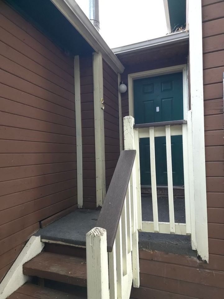 2320 Goss - Photo 2 of 28