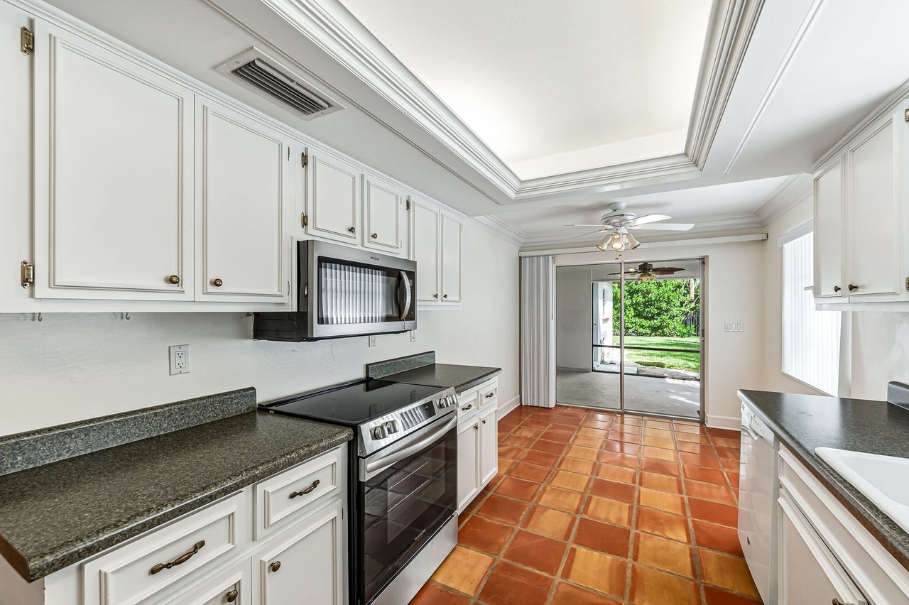 508 Fairway Ter - Photo 4 of 17
