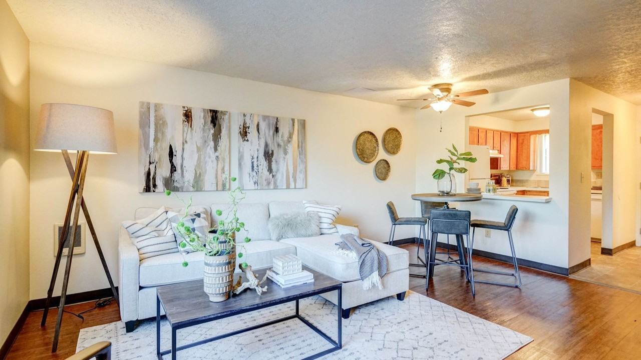 Spacious and immaculate townhomes! - Photo 2 of 23