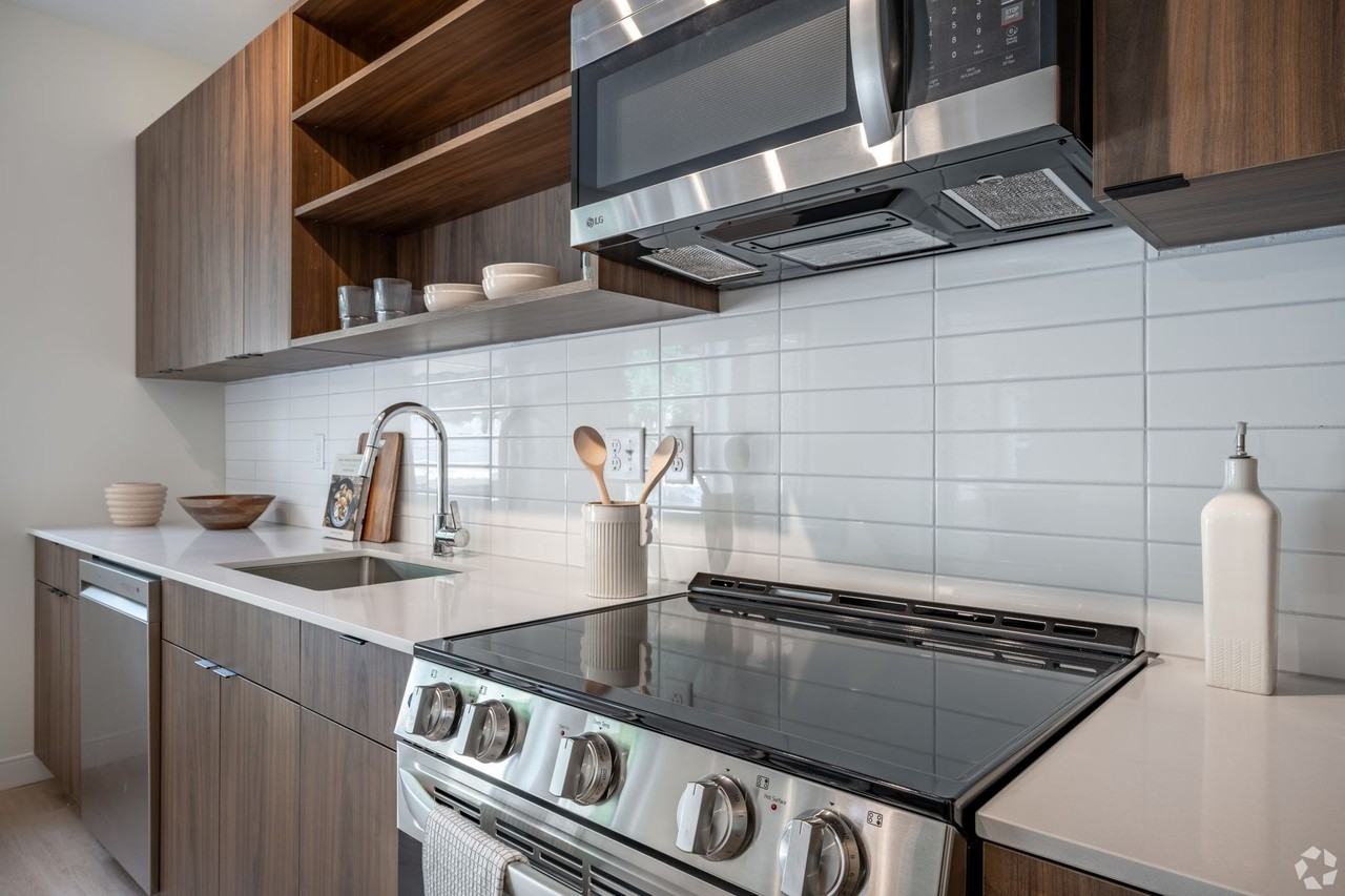 The Lora - Photo 7 of 36