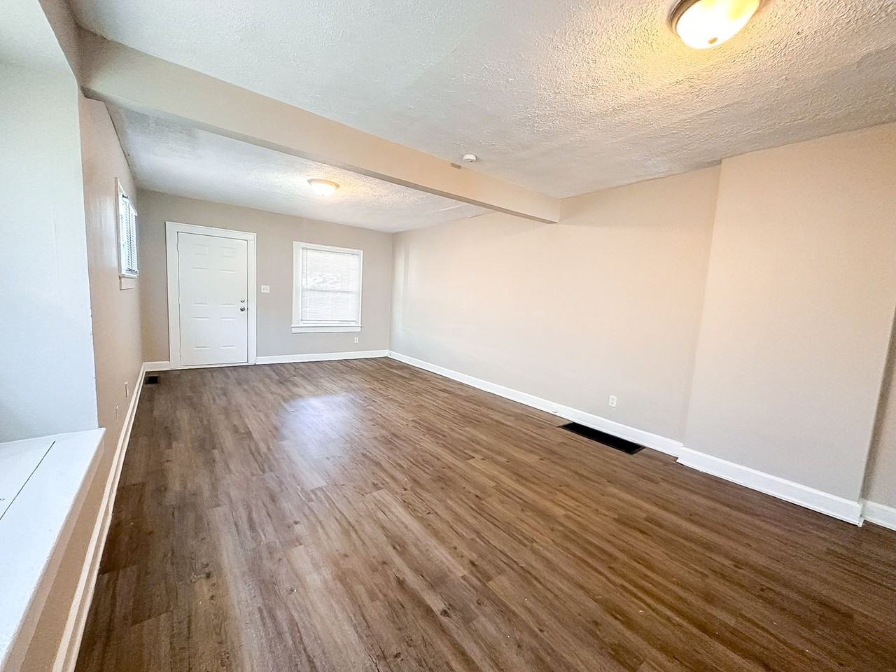 5033 E New York St - Photo 5 of 25