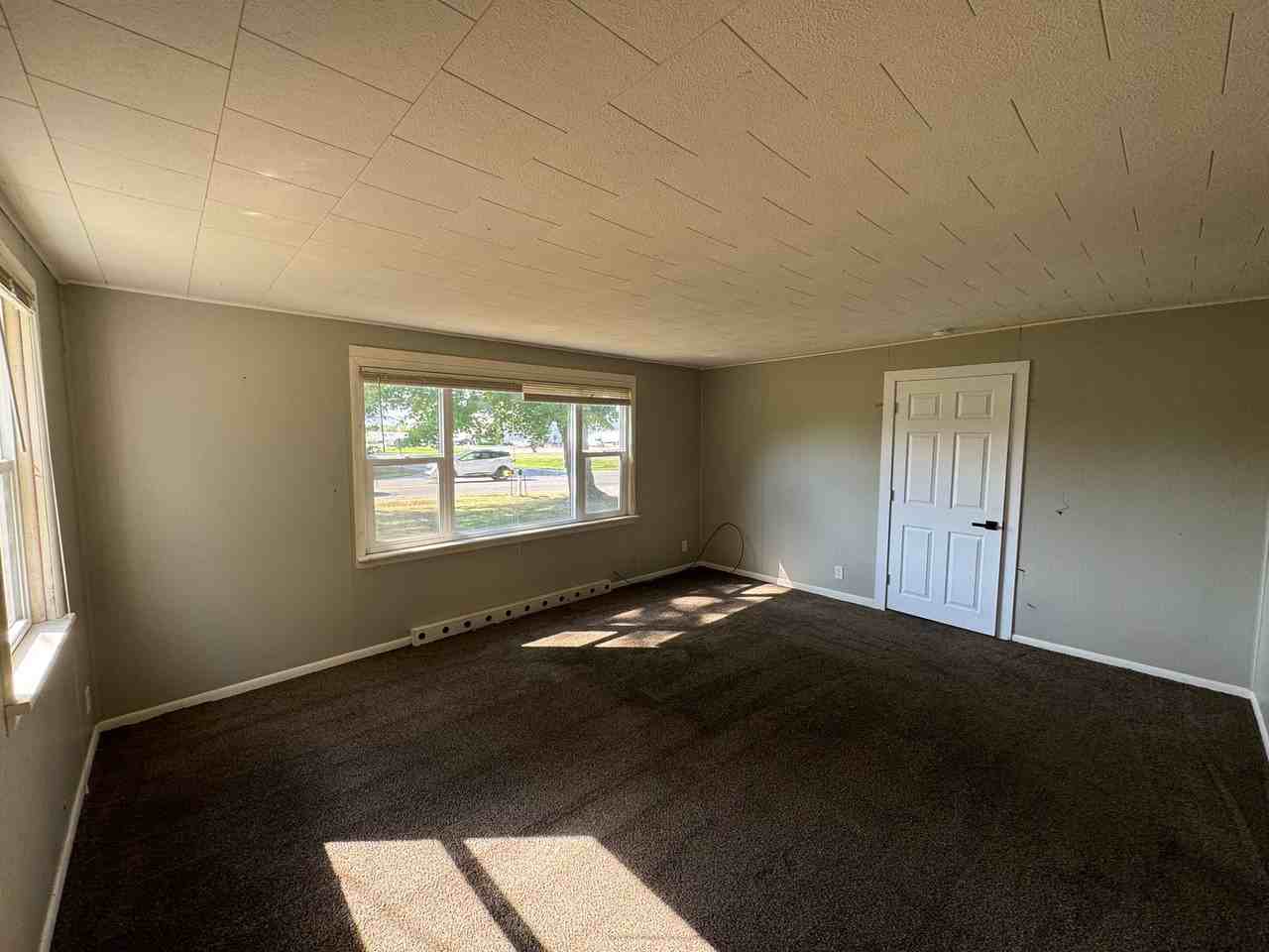 904 E Elkhart St - Photo 7 of 15