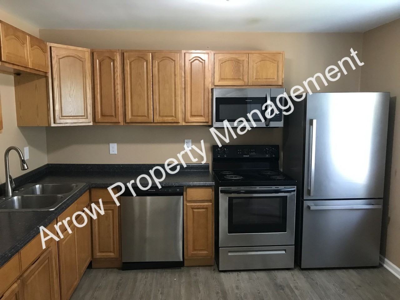 317 S 17th St - Photo 3 of 9