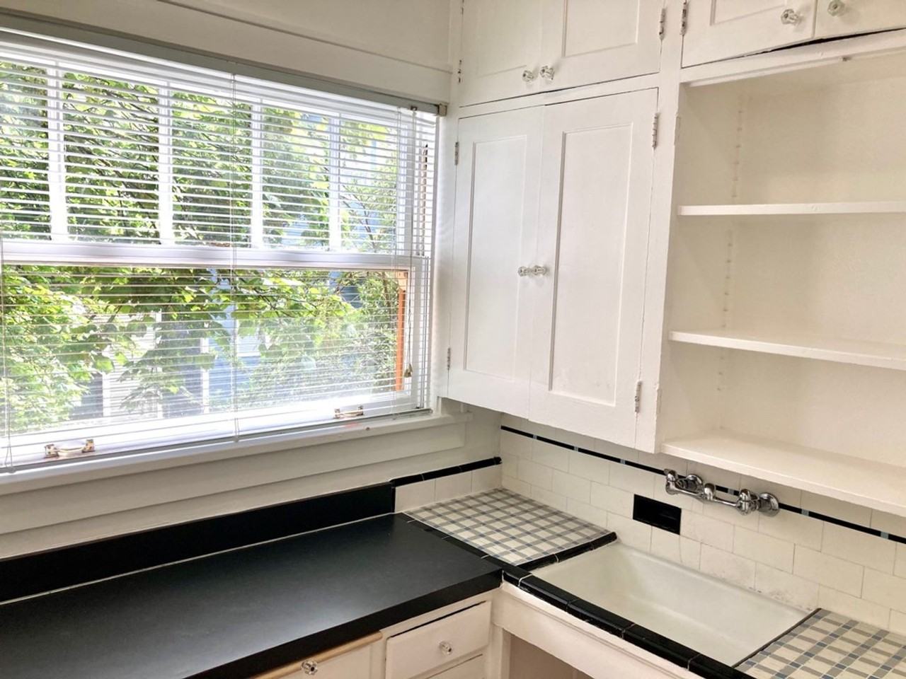 Flandora Apartments - Photo 4 of 38