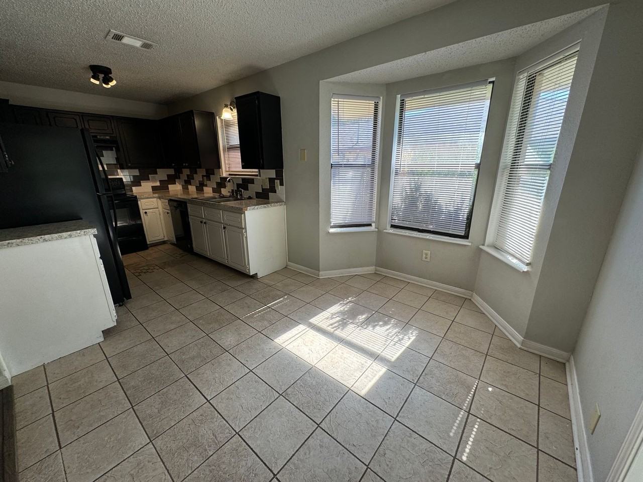 310 Baumann Drive - Photo 5 of 18