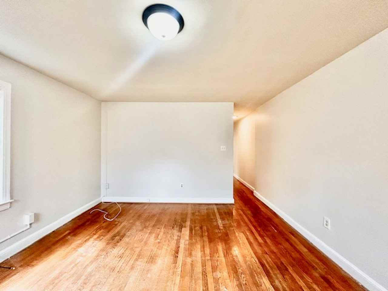### - 4534 Avondale Street - Photo 4 of 48