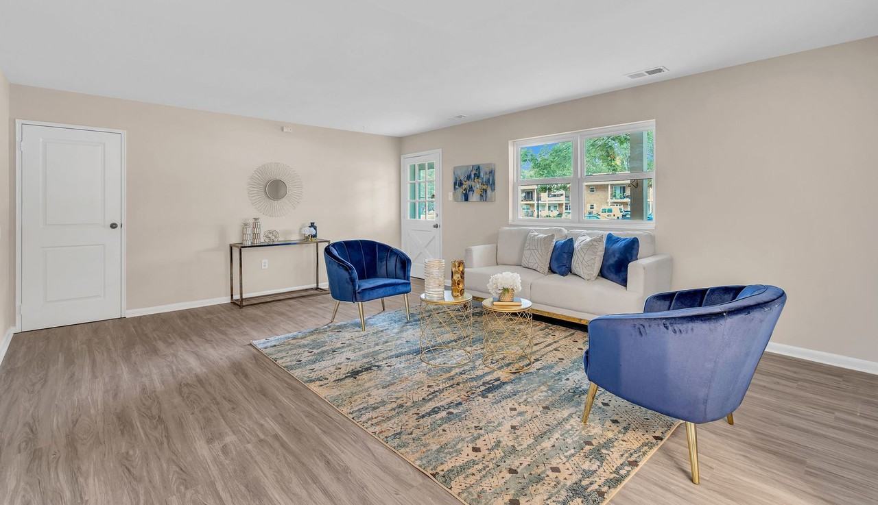 Colonial Court Apartments - Photo 5 of 28