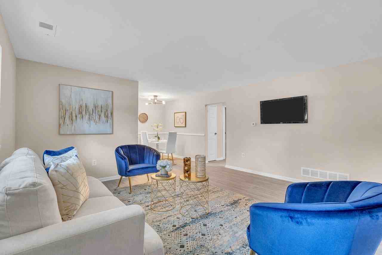 Colonial Court Apartments - Photo 6 of 28