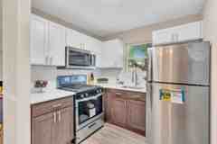 Colonial Court Apartments - Photo 1 of 1