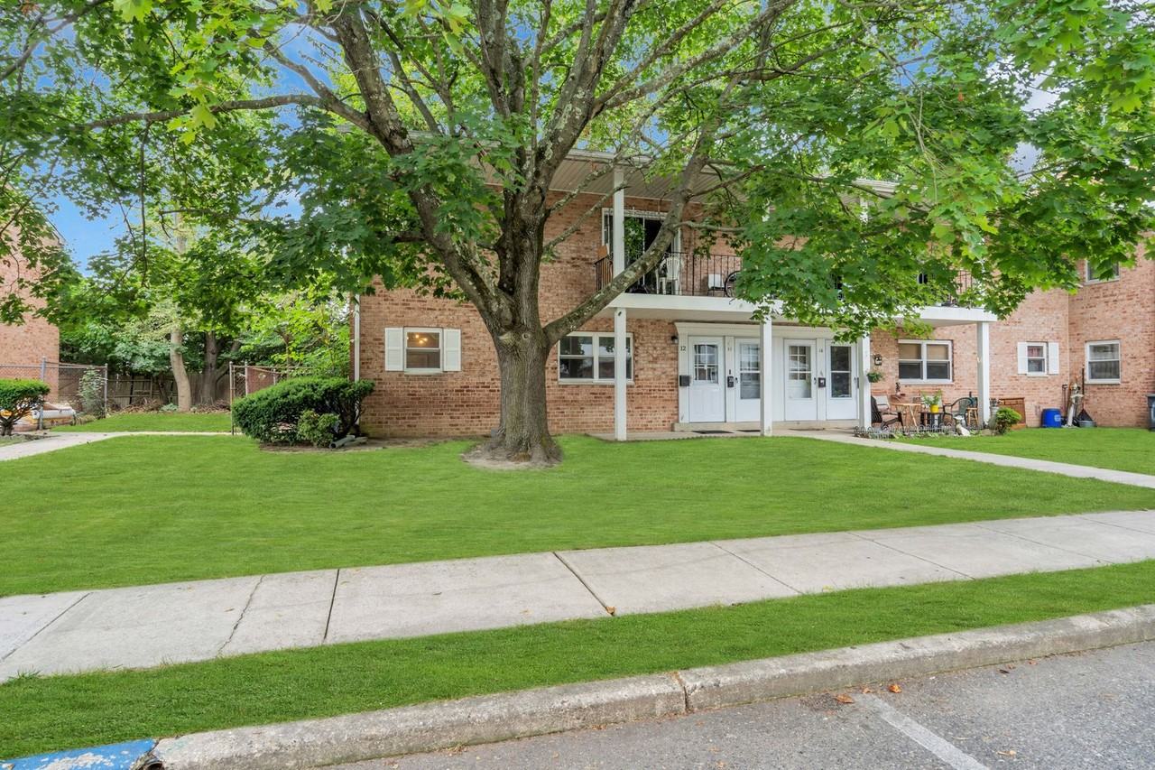 Colonial Court Apartments - Photo 3 of 50