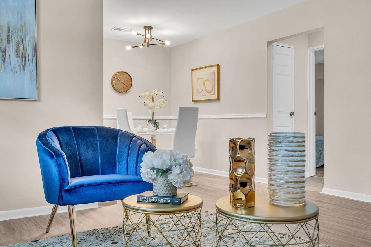 Colonial Court Apartments - Photo 7 of 50
