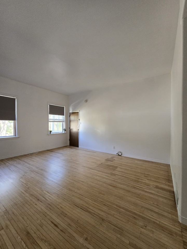 205 24th St W #2 - Photo 3 of 10