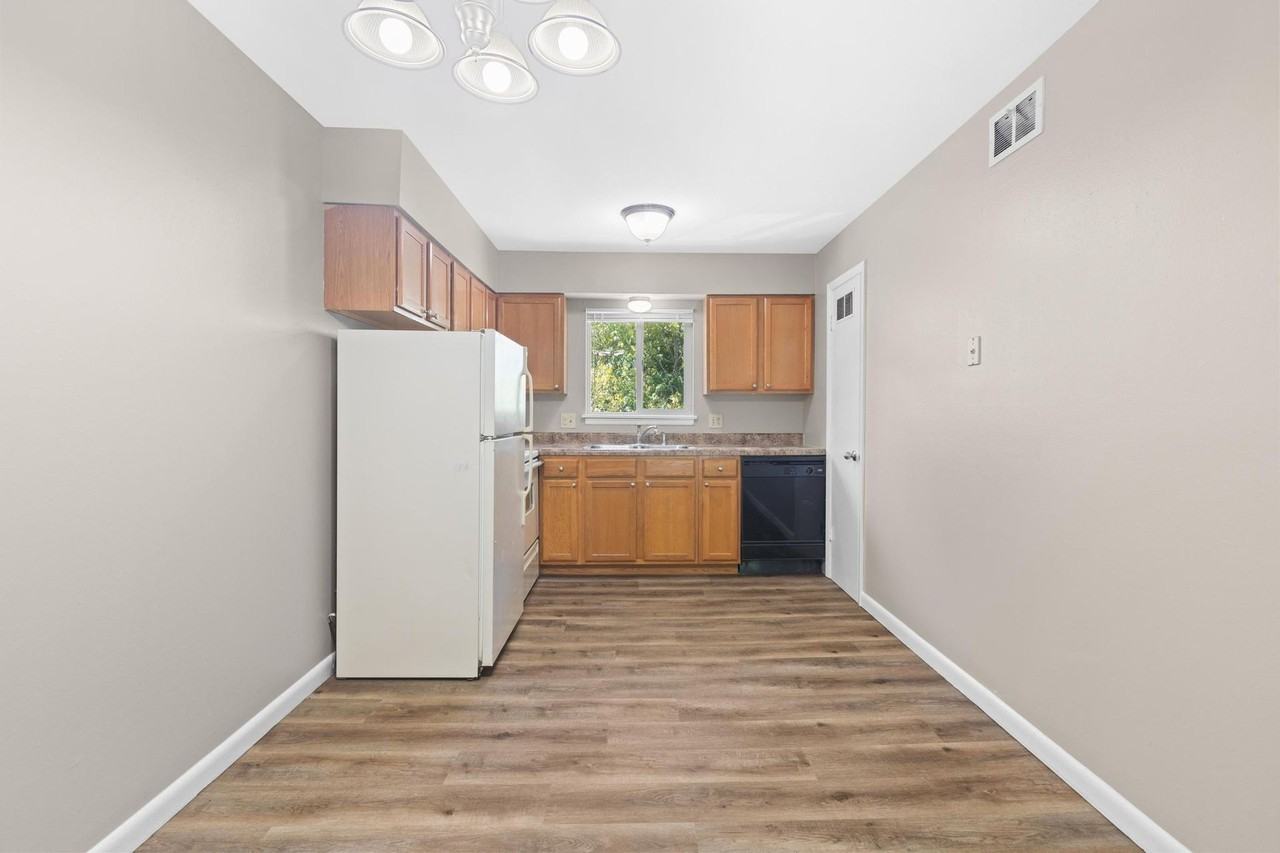 Brookview Apartments - Photo 3 of 40