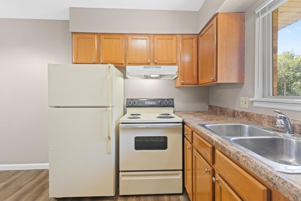 Brookview Apartments - Photo 4 of 40