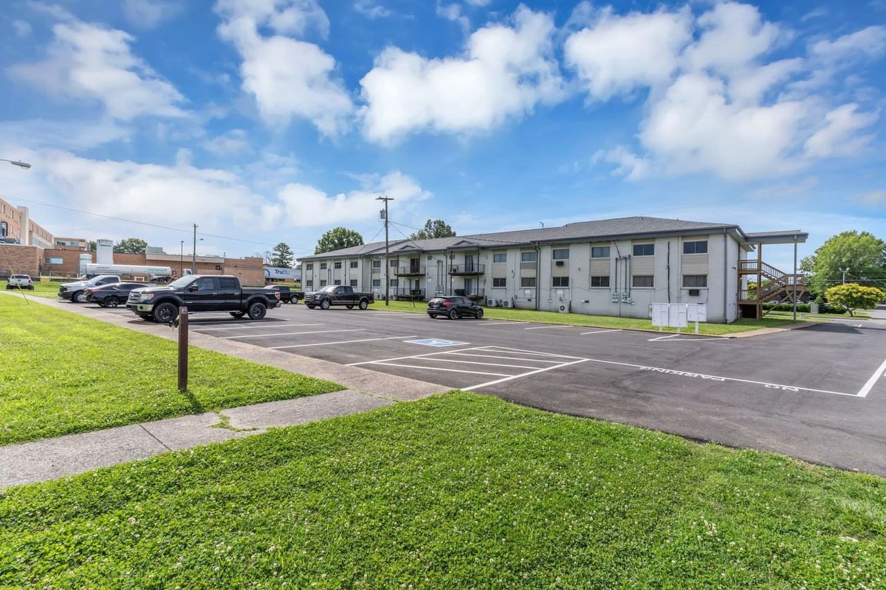 Executive House Apartments - Photo 3 of 26