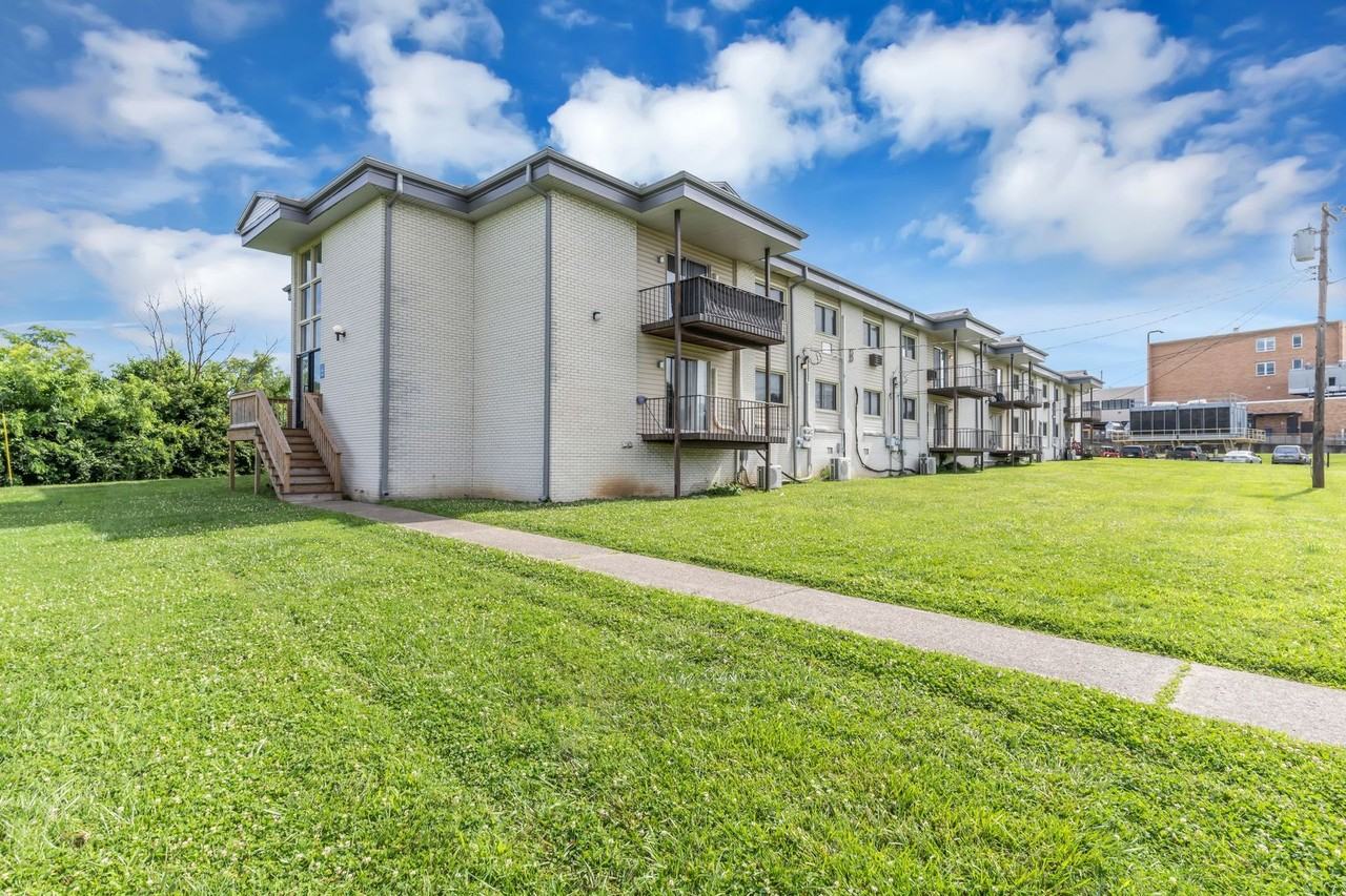 Executive House Apartments - Photo 4 of 26