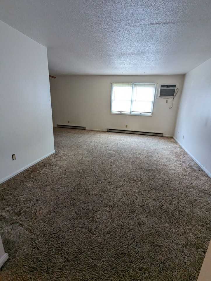 Hinton Court 17 Apartments - Photo 3 of 7