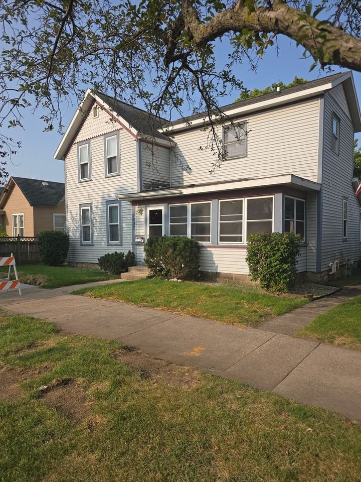 1437 Caledonia St - Photo 2 of 19