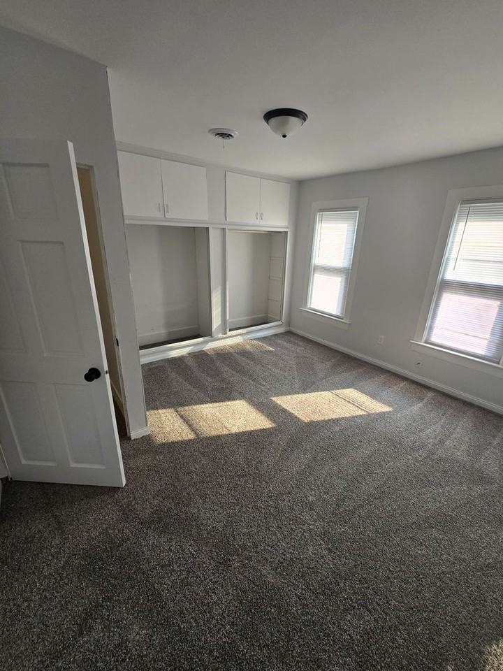 1437 Caledonia St - Photo 4 of 19