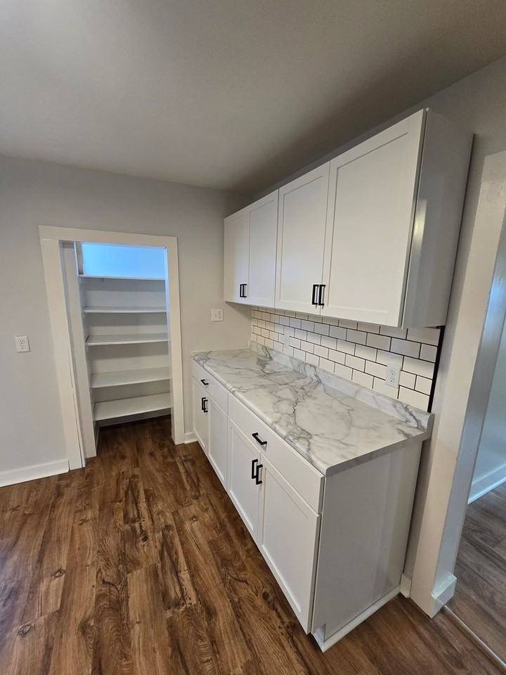 1437 Caledonia St - Photo 5 of 19