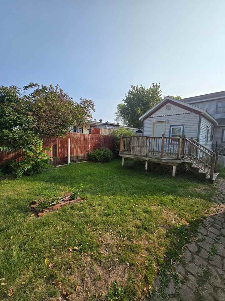 1437 Caledonia St - Photo 7 of 19