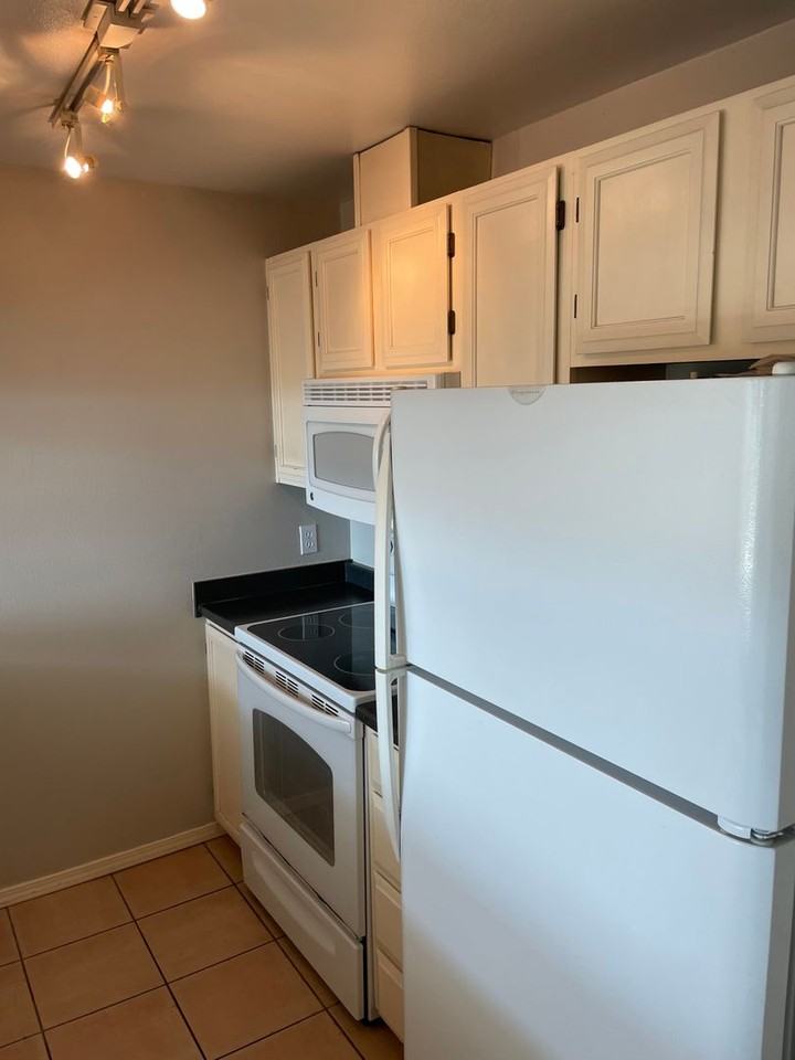 4540 45th Ave Sw - Photo 4 of 21