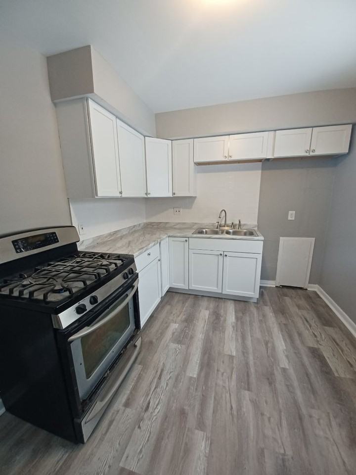 4773 Jefferson St - Photo 6 of 9