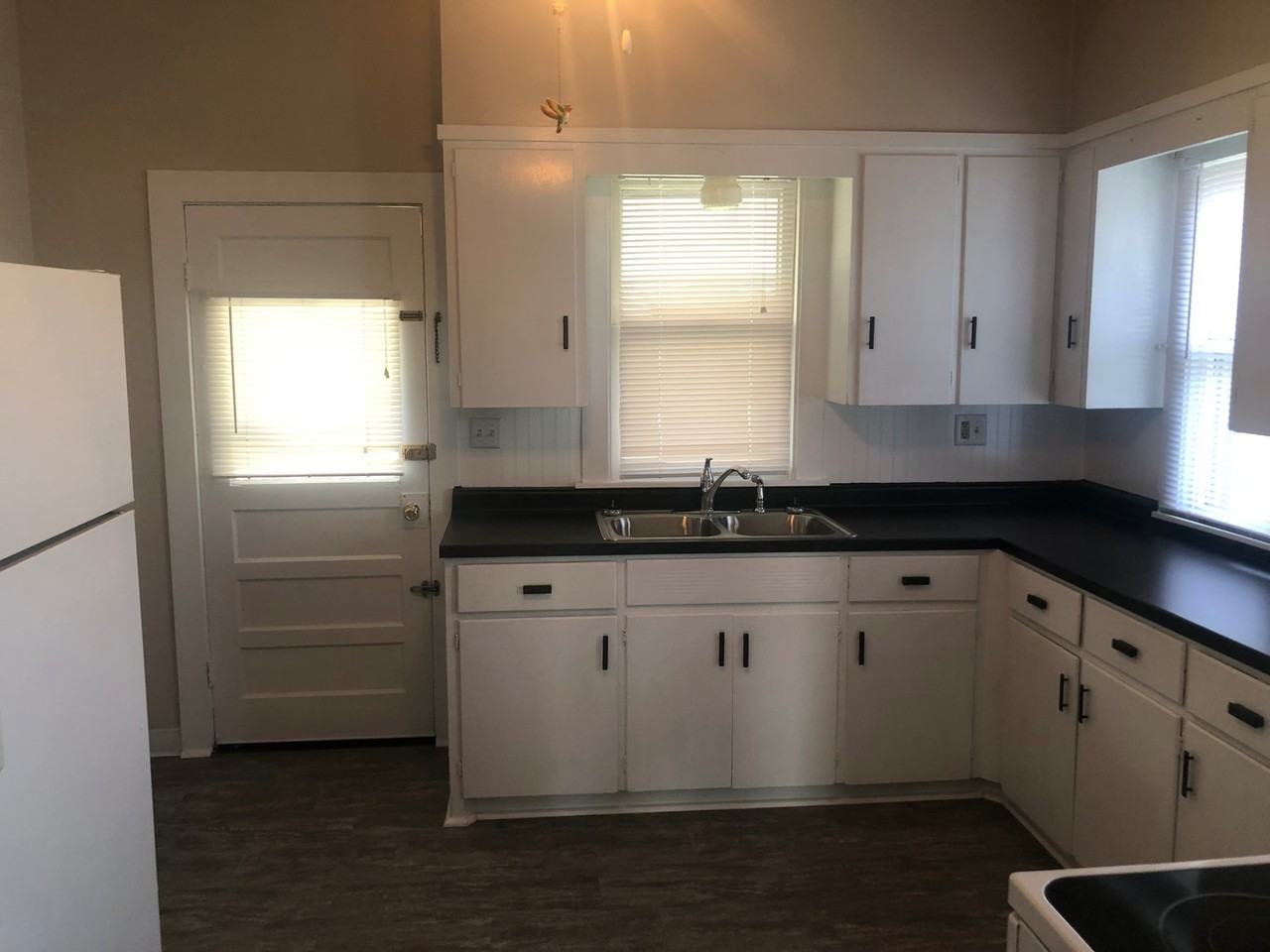 524 West 9th Street - Photo 3 of 8