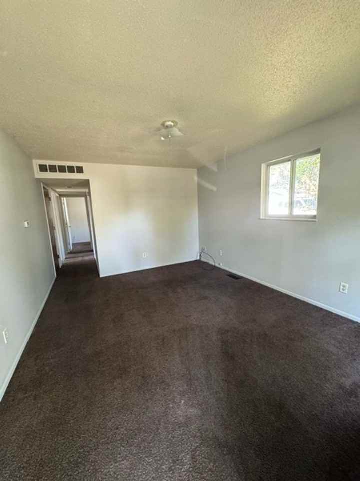 2053 Ontario Cir - Photo 2 of 7